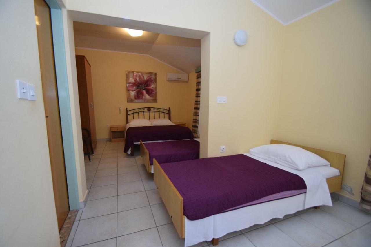 Apartments Nina Starigrad Paklenica Exterior foto