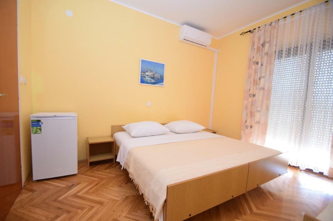Apartments Nina Starigrad Paklenica Exterior foto