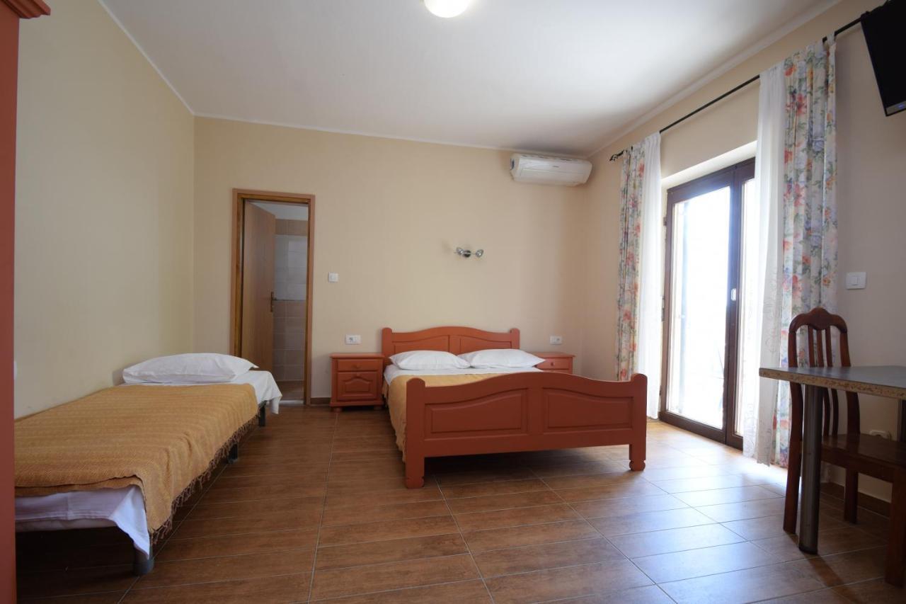 Apartments Nina Starigrad Paklenica Exterior foto